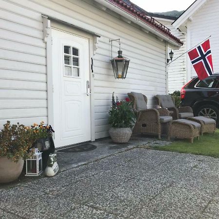 努尔菲尤尔埃德Koselig Landsbyhus I Nordfjord别墅 外观 照片